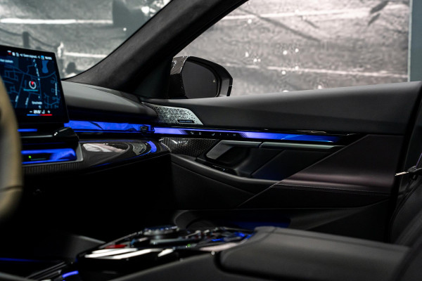 BMW 5 Serie Touring M5 *Bowers & Wilkins / M-Driver's Package / Stoelventilatie / Panorama / Carbon in- exterieur / Surround-View*
