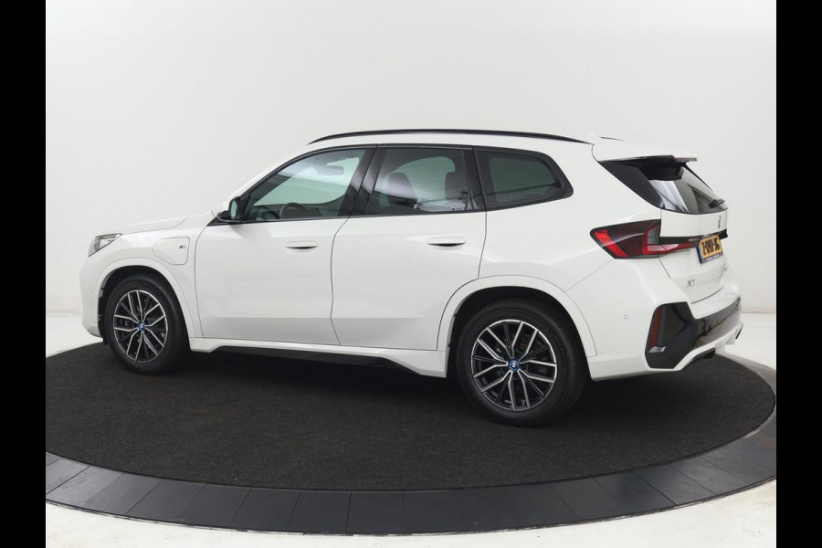 BMW X1 xDrive25e M Sport | SOH 93,3% | Adaptive cruise | Massage | Sportstoelen | Keyless | Stuurverwarming | Leder/Alcantara | Live Cockpit | Camera | Stoelverwarming | Adaptief LED | PHEV | Plug In