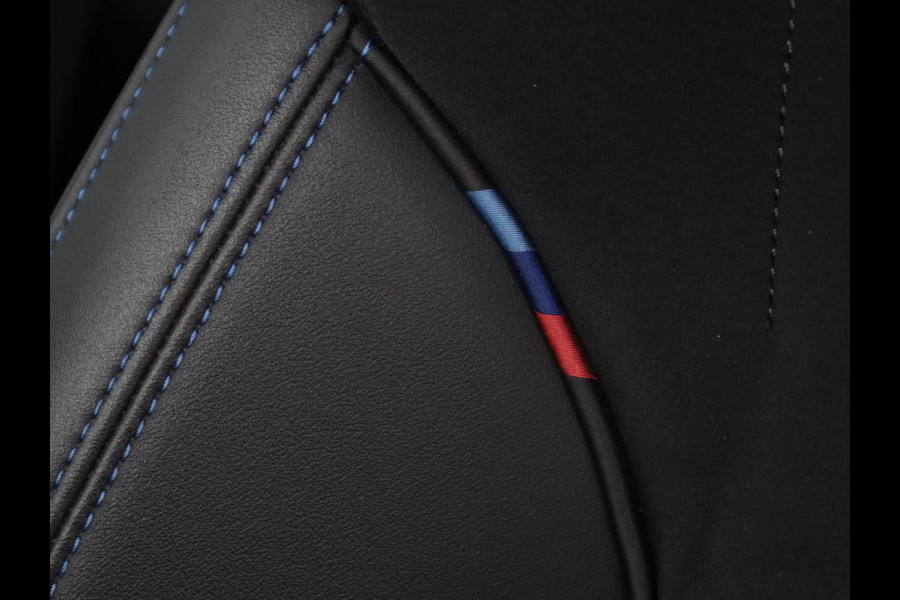 BMW X1 xDrive25e M Sport | SOH 93,3% | Adaptive cruise | Massage | Sportstoelen | Keyless | Stuurverwarming | Leder/Alcantara | Live Cockpit | Camera | Stoelverwarming | Adaptief LED | PHEV | Plug In