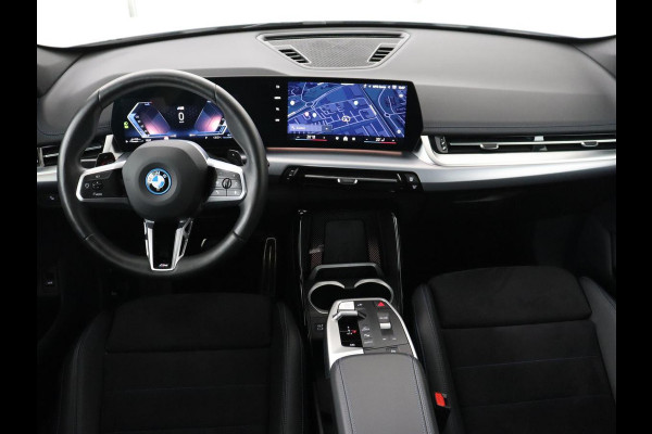 BMW X1 xDrive25e M Sport | SOH 93,3% | Adaptive cruise | Massage | Sportstoelen | Keyless | Stuurverwarming | Leder/Alcantara | Live Cockpit | Camera | Stoelverwarming | Adaptief LED | PHEV | Plug In
