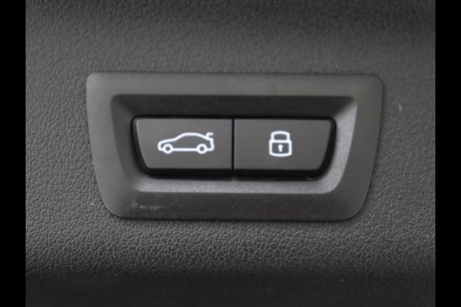 BMW X1 xDrive25e M Sport | SOH 93,3% | Adaptive cruise | Massage | Sportstoelen | Keyless | Stuurverwarming | Leder/Alcantara | Live Cockpit | Camera | Stoelverwarming | Adaptief LED | PHEV | Plug In