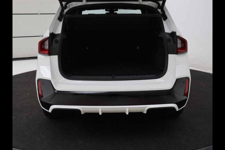 BMW X1 xDrive25e M Sport | SOH 93,3% | Adaptive cruise | Massage | Sportstoelen | Keyless | Stuurverwarming | Leder/Alcantara | Live Cockpit | Camera | Stoelverwarming | Adaptief LED | PHEV | Plug In