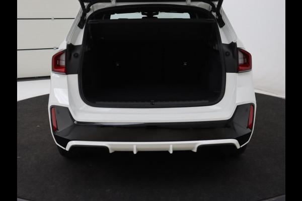 BMW X1 xDrive25e M Sport | SOH 93,3% | Adaptive cruise | Massage | Sportstoelen | Keyless | Stuurverwarming | Leder/Alcantara | Live Cockpit | Camera | Stoelverwarming | Adaptief LED | PHEV | Plug In