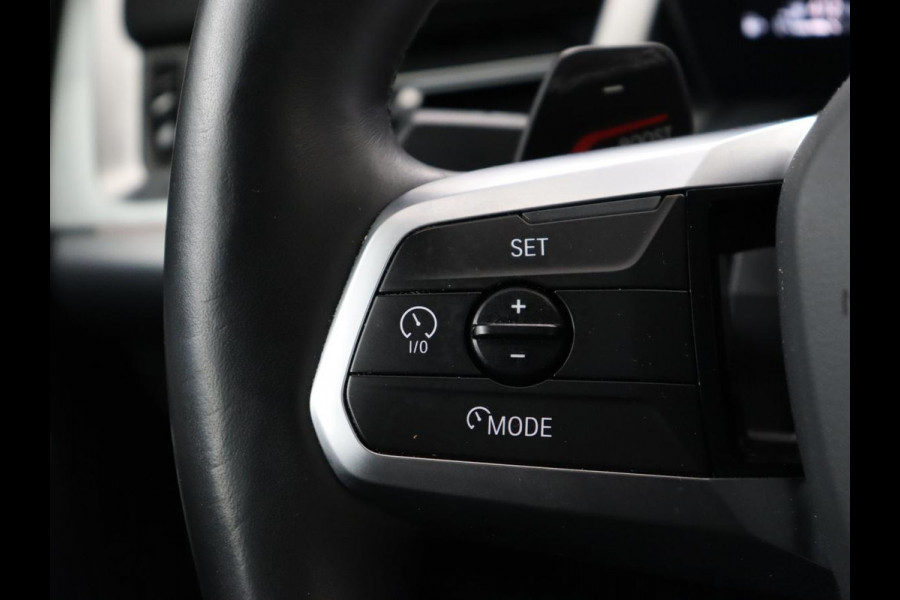BMW X1 xDrive25e M Sport | SOH 93,3% | Adaptive cruise | Massage | Sportstoelen | Keyless | Stuurverwarming | Leder/Alcantara | Live Cockpit | Camera | Stoelverwarming | Adaptief LED | PHEV | Plug In