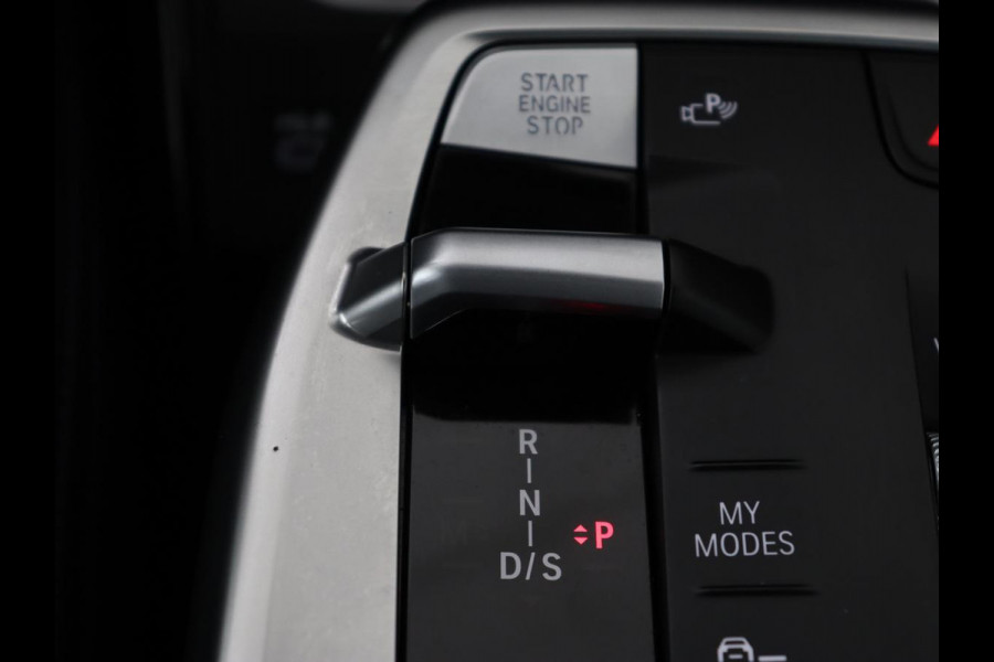 BMW X1 xDrive25e M Sport | SOH 93,3% | Adaptive cruise | Massage | Sportstoelen | Keyless | Stuurverwarming | Leder/Alcantara | Live Cockpit | Camera | Stoelverwarming | Adaptief LED | PHEV | Plug In