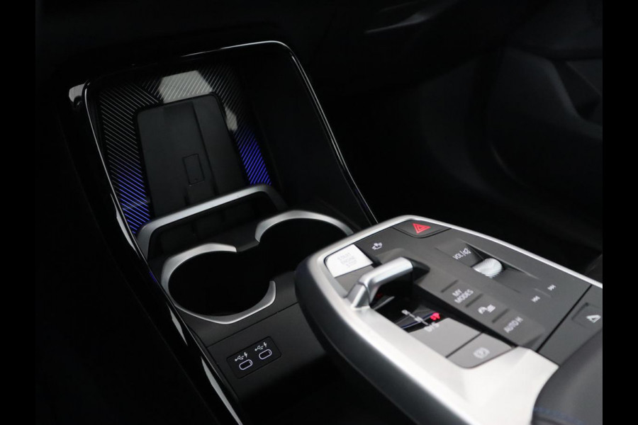 BMW X1 xDrive25e M Sport | SOH 93,3% | Adaptive cruise | Massage | Sportstoelen | Keyless | Stuurverwarming | Leder/Alcantara | Live Cockpit | Camera | Stoelverwarming | Adaptief LED | PHEV | Plug In