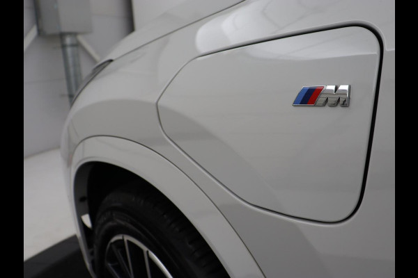 BMW X1 xDrive25e M Sport | SOH 93,3% | Adaptive cruise | Massage | Sportstoelen | Keyless | Stuurverwarming | Leder/Alcantara | Live Cockpit | Camera | Stoelverwarming | Adaptief LED | PHEV | Plug In
