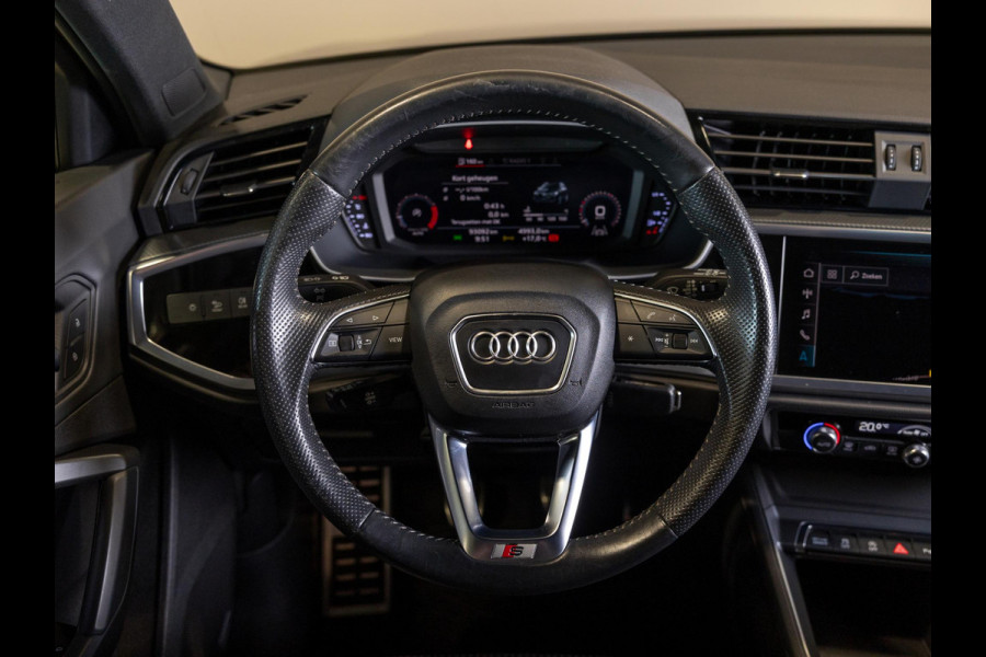 Audi Q3 35 TFSI 2x S-Line Edition / 150pk / Dodehoek herkenning /