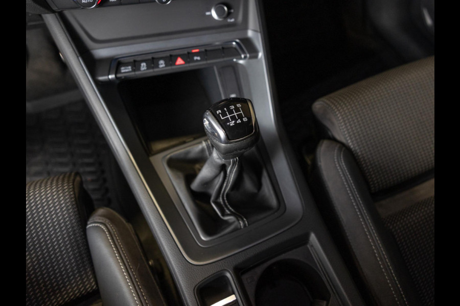 Audi Q3 35 TFSI 2x S-Line Edition / 150pk / Dodehoek herkenning /