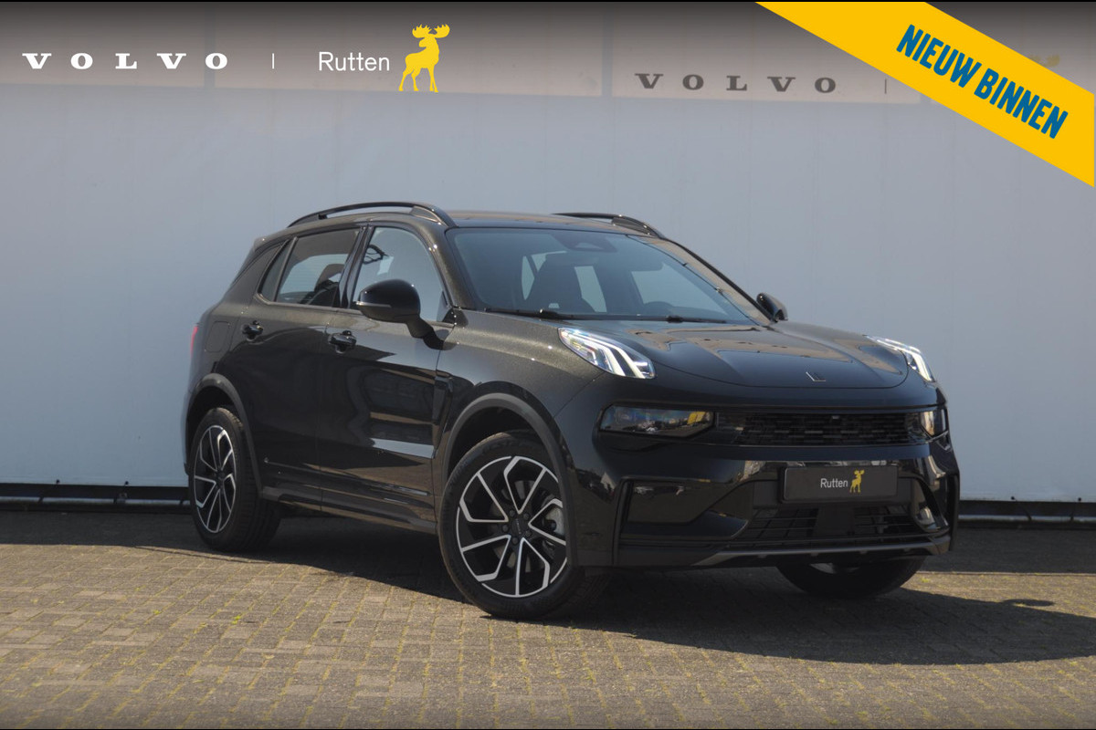 Lynk & Co 01 276PK Automaat Core / Adaptieve cruise control / Stoel - en stuurwielverarming / Parkeersensoren met camera / Apple carplay / Trekhaak / Metallic lak / 19" lichtmetalen velgen