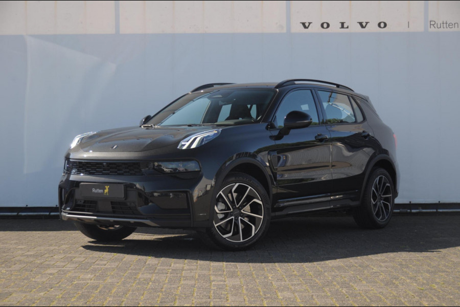 Lynk & Co 01 276PK Automaat Core / Adaptieve cruise control / Stoel - en stuurwielverarming / Parkeersensoren met camera / Apple carplay / Trekhaak / Metallic lak / 19" lichtmetalen velgen