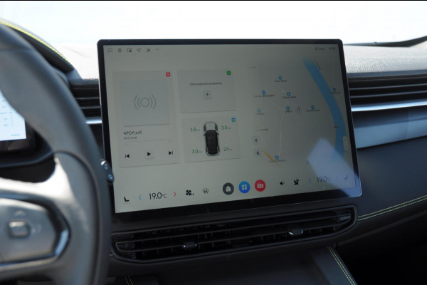 Lynk & Co 01 276PK Automaat Core / Adaptieve cruise control / Stoel - en stuurwielverarming / Parkeersensoren met camera / Apple carplay / Trekhaak / Metallic lak / 19" lichtmetalen velgen