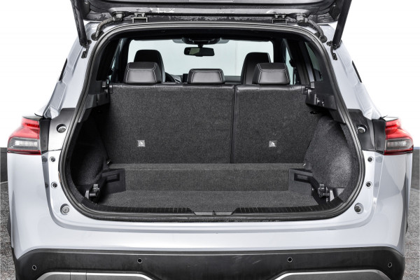 Nissan QASHQAI 1.3 MHEV Xtronic 158 PK Tekna Plus | Cold Pack | Pano | Trekhaak | Dig. Cockpit | Adapt. Cruise | Stoel-+stuurverw. | 360 Camera | Bose | NAV + App. Connect | Auto. Airco | LM 20" | Elek. Klep |