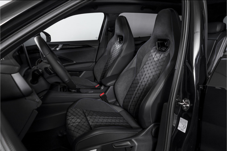 Volkswagen Tayron 1.5 eHybrid R-Line Edition | Black Style | 15 inch Navi | Elek. Trekhaak | IQ Light | HUD | S/K-Panodak | Dig. Cockpit | Adapt. Cruise | Stoel-+Stuurverw. | 360 Camera | NAV + App. Connect | ECC | Elek. Klep | LM 20" | 9294