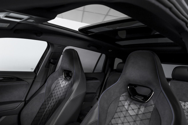 Volkswagen Tayron 1.5 eHybrid R-Line Edition | Black Style | 15 inch Navi | Elek. Trekhaak | IQ Light | HUD | S/K-Panodak | Dig. Cockpit | Adapt. Cruise | Stoel-+Stuurverw. | 360 Camera | NAV + App. Connect | ECC | Elek. Klep | LM 20" | 9294