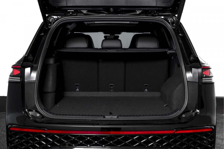 Volkswagen Tayron 1.5 eHybrid R-Line Edition | Black Style | 15 inch Navi | Elek. Trekhaak | IQ Light | HUD | S/K-Panodak | Dig. Cockpit | Adapt. Cruise | Stoel-+Stuurverw. | 360 Camera | NAV + App. Connect | ECC | Elek. Klep | LM 20" | 9294