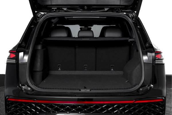 Volkswagen Tayron 1.5 eHybrid R-Line Edition | Black Style | 15 inch Navi | Elek. Trekhaak | IQ Light | HUD | S/K-Panodak | Dig. Cockpit | Adapt. Cruise | Stoel-+Stuurverw. | 360 Camera | NAV + App. Connect | ECC | Elek. Klep | LM 20" | 9294