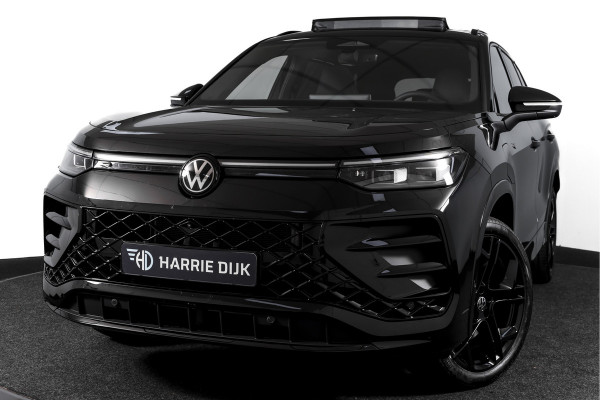 Volkswagen Tayron 1.5 eHybrid R-Line Edition | Black Style | 15 inch Navi | Elek. Trekhaak | IQ Light | HUD | S/K-Panodak | Dig. Cockpit | Adapt. Cruise | Stoel-+Stuurverw. | 360 Camera | NAV + App. Connect | ECC | Elek. Klep | LM 20" | 9294