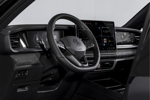 Volkswagen Tayron 1.5 eHybrid R-Line Edition | Black Style | 15 inch Navi | Elek. Trekhaak | IQ Light | HUD | S/K-Panodak | Dig. Cockpit | Adapt. Cruise | Stoel-+Stuurverw. | 360 Camera | NAV + App. Connect | ECC | Elek. Klep | LM 20" | 9294