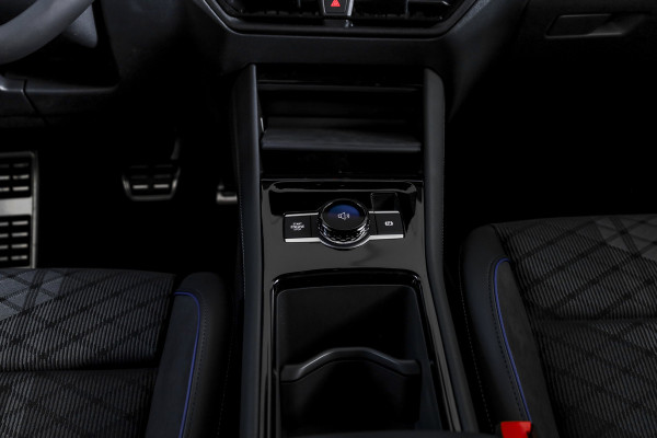Volkswagen Tayron 1.5 eHybrid R-Line Edition | Black Style | 15 inch Navi | Elek. Trekhaak | IQ Light | HUD | S/K-Panodak | Dig. Cockpit | Adapt. Cruise | Stoel-+Stuurverw. | 360 Camera | NAV + App. Connect | ECC | Elek. Klep | LM 20" | 9294
