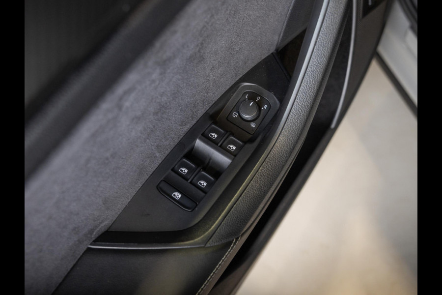 Škoda Kodiaq 2.0 TSI 4x4 Sportline Business / 190pk / Trekhaak / Achteruitrij camera / Stoelverwarming /