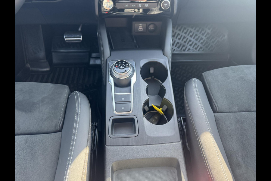 Ford Kuga 2.5 FHEV Active X 190pk | Wegklapbare trekhaak | Panoramadak | Winter Pack | AGR-stoelen | Head up Display | LED |  Camera