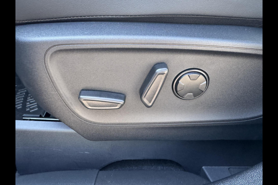 Ford Kuga 2.5 FHEV Active X 190pk | Wegklapbare trekhaak | Panoramadak | Winter Pack | AGR-stoelen | Head up Display | LED |  Camera