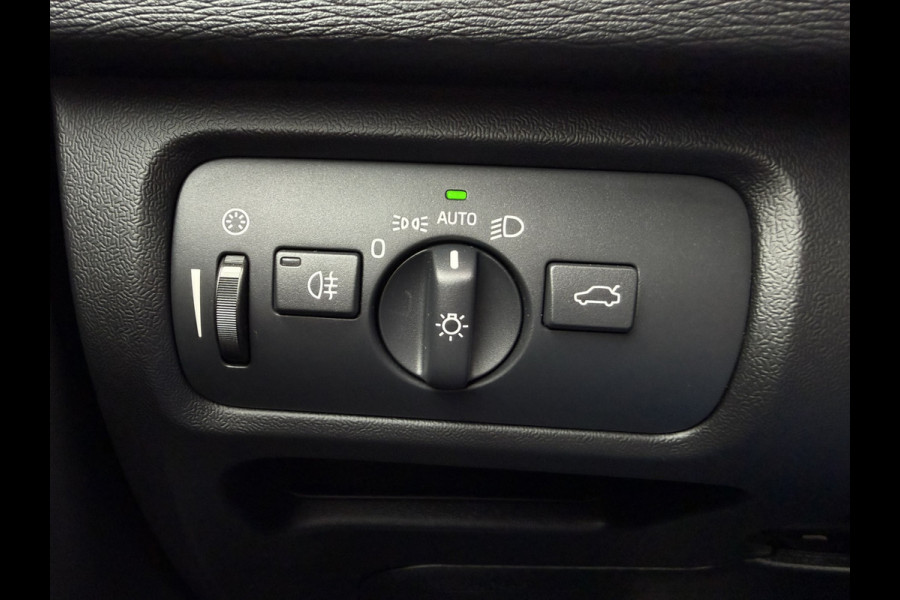 Volvo V40 1.5 T3 Dynamic Edition | Trekhaak | LED | Navi | Climate | Cruise | Stoelverwarming