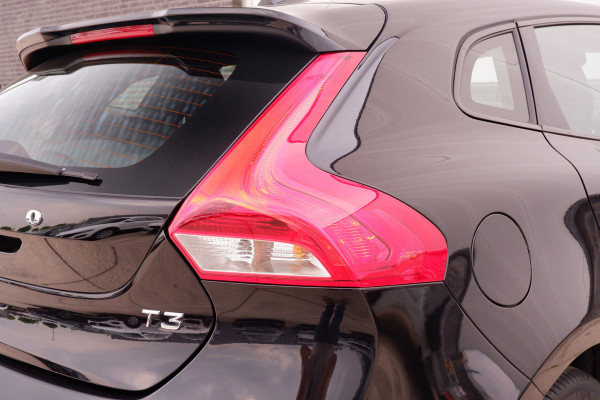 Volvo V40 1.5 T3 Dynamic Edition | Trekhaak | LED | Navi | Climate | Cruise | Stoelverwarming