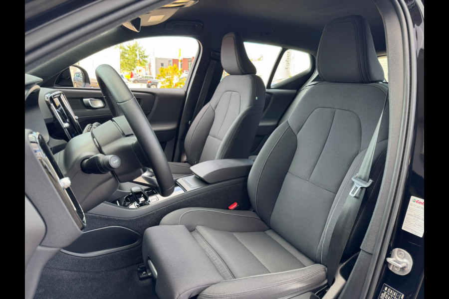 Volvo XC40 Recharge Core 70 kWh | Apple Carplay/Android Auto | Camera