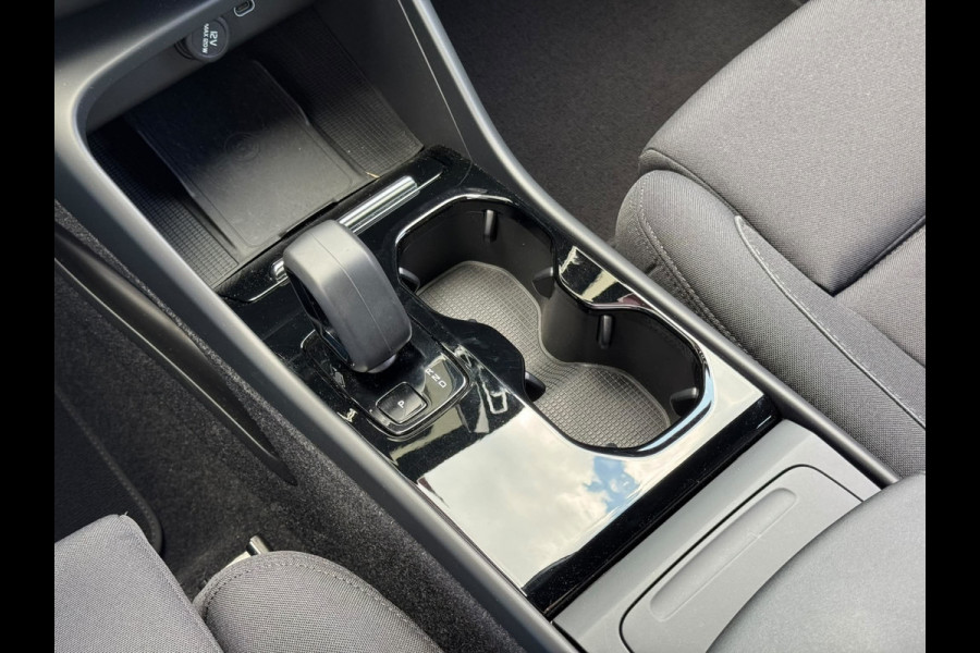 Volvo XC40 Recharge Core 70 kWh | Apple Carplay/Android Auto | Camera
