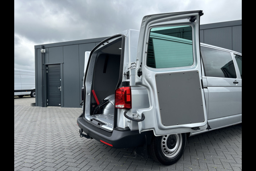 Volkswagen Transporter 2.0 TDI 150 PK DSG AUTOMAAT HIGLINE / ** 19.778 KM ** / DUBBELE CABINE / ADAPTIVE CRUISE / TREKHAAK / 6 PERSOONS