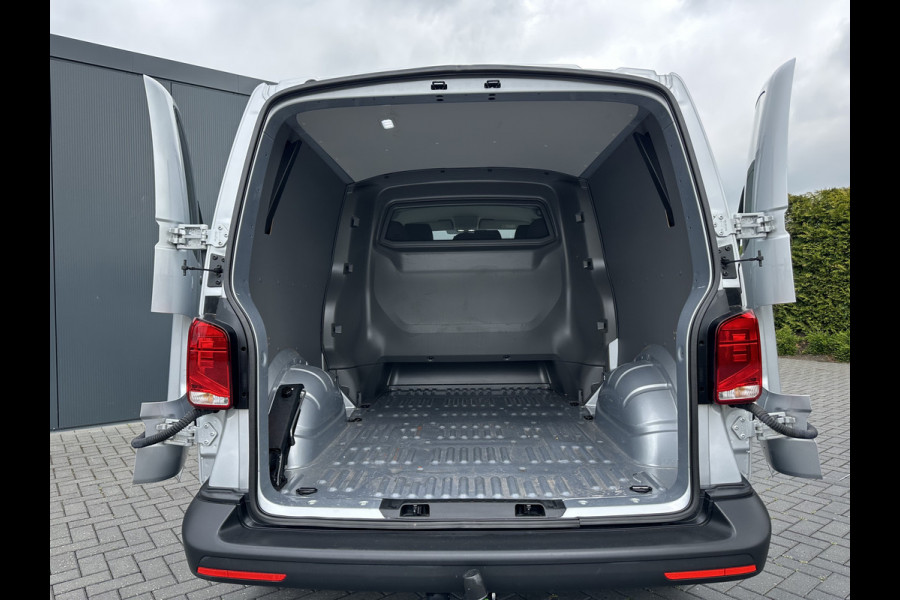 Volkswagen Transporter 2.0 TDI 150 PK DSG AUTOMAAT HIGLINE / ** 19.778 KM ** / DUBBELE CABINE / ADAPTIVE CRUISE / TREKHAAK / 6 PERSOONS