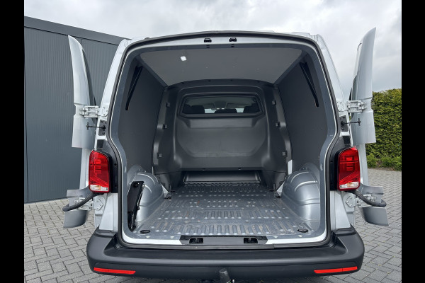 Volkswagen Transporter 2.0 TDI 150 PK DSG AUTOMAAT HIGLINE / ** 19.778 KM ** / DUBBELE CABINE / ADAPTIVE CRUISE / TREKHAAK / 6 PERSOONS