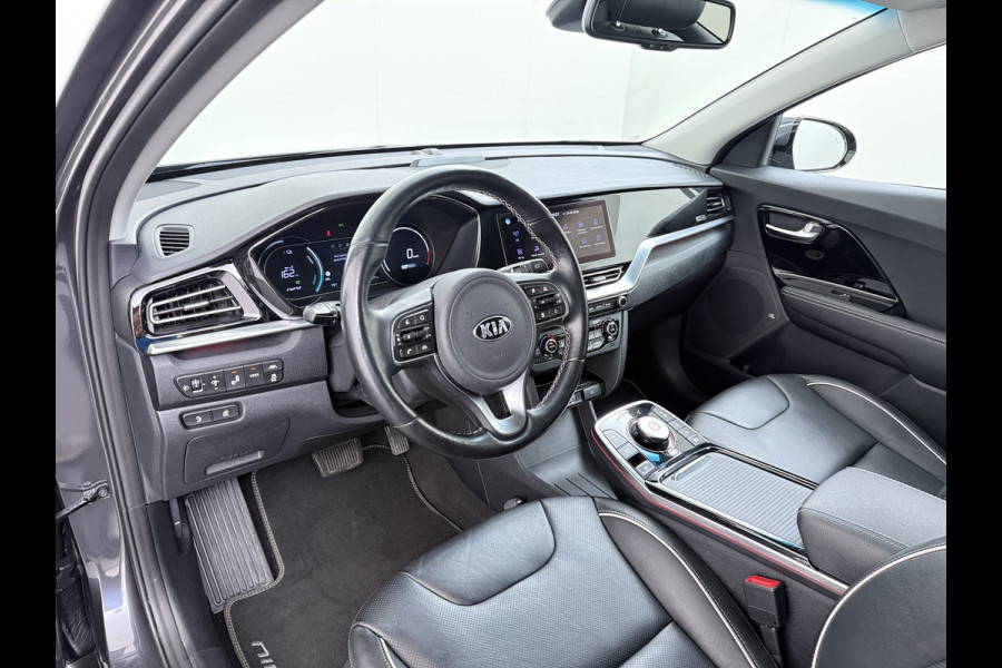 Kia e-Niro 204pk AUT. ExecutiveLine 64kWh SOH 100% Fase 3 Warmtepomp Leder Elek.Stoel+Memory JBL®-Audio Navi Ecc Camera Apple Carplay Andro Stoelverwarming+Koeling Stuurverwarming Lmv Privacy Glas DAB Vess Lane Assist Blind Spot Origineel Nederlandse Auto Dealeronderhouden
