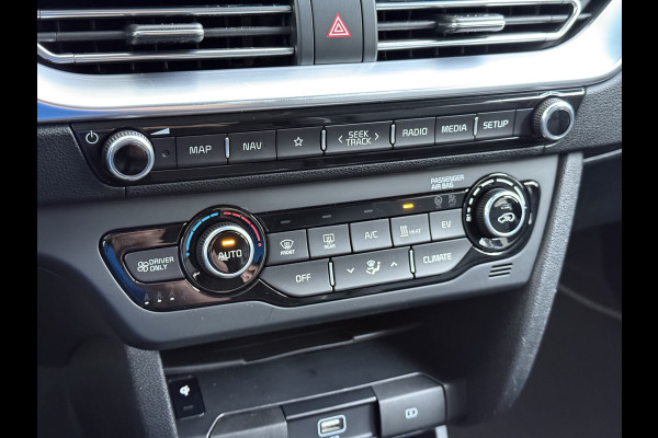 Kia e-Niro 204pk AUT. ExecutiveLine 64kWh SOH 100% Fase 3 Warmtepomp Leder Elek.Stoel+Memory JBL®-Audio Navi Ecc Camera Apple Carplay Andro Stoelverwarming+Koeling Stuurverwarming Lmv Privacy Glas DAB Vess Lane Assist Blind Spot Origineel Nederlandse Auto Dealeronderhouden