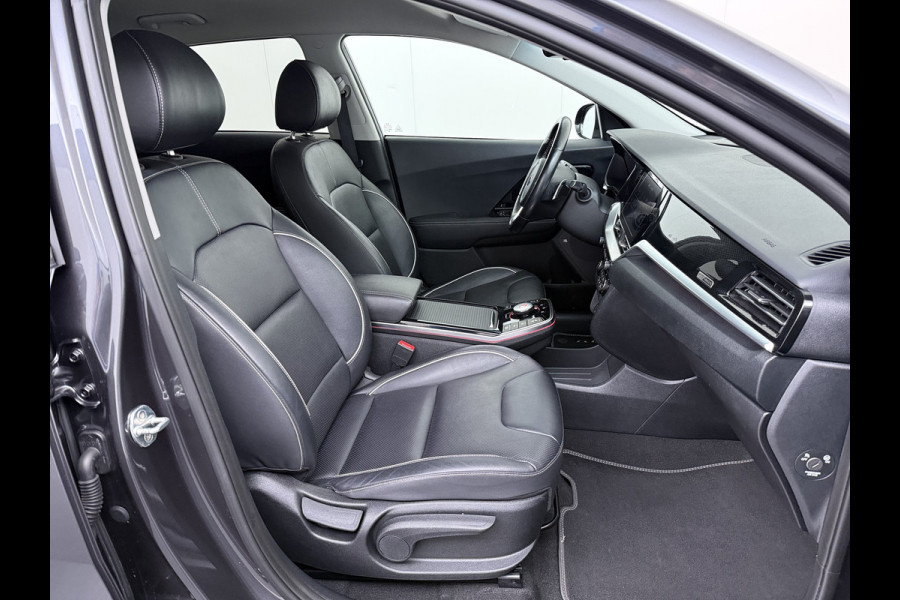 Kia e-Niro 204pk AUT. ExecutiveLine 64kWh SOH 100% Fase 3 Warmtepomp Leder Elek.Stoel+Memory JBL®-Audio Navi Ecc Camera Apple Carplay Andro Stoelverwarming+Koeling Stuurverwarming Lmv Privacy Glas DAB Vess Lane Assist Blind Spot Origineel Nederlandse Auto Dealeronderhouden