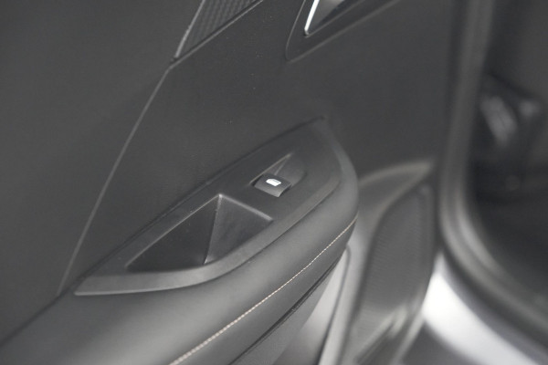Peugeot 2008 Hybrid 136 e-DCS6 Allure | 360 Camera | Adaptieve Cruise Control | Dodehoekdetectie | Navigatie