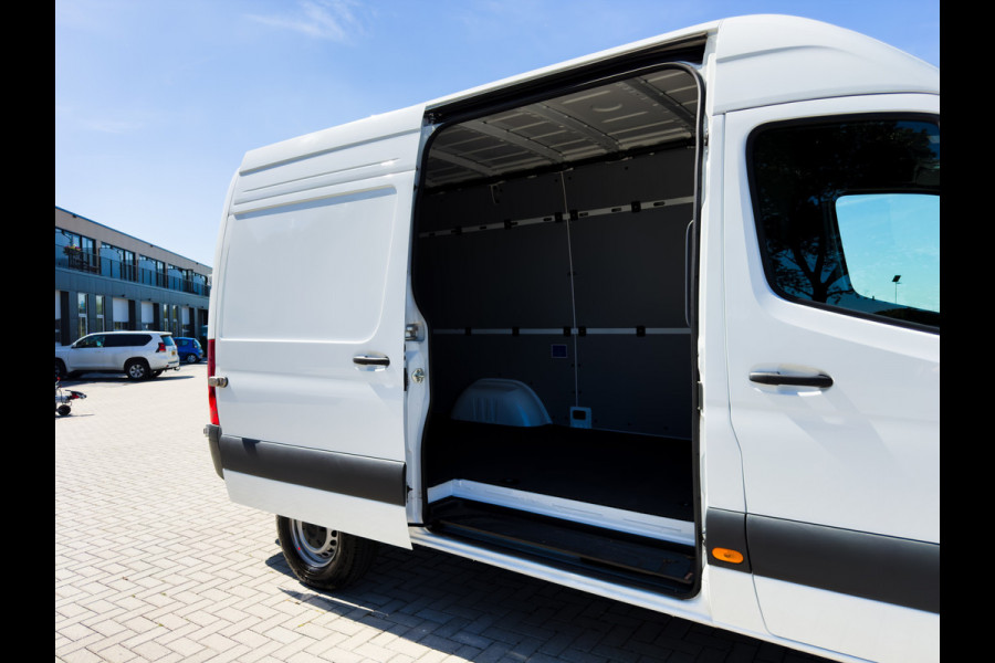 Mercedes-Benz eSprinter 314 L2 Pro 56kWh | 270° openslaande achterdeuren | Achteruitrijcamera | Snel laden |