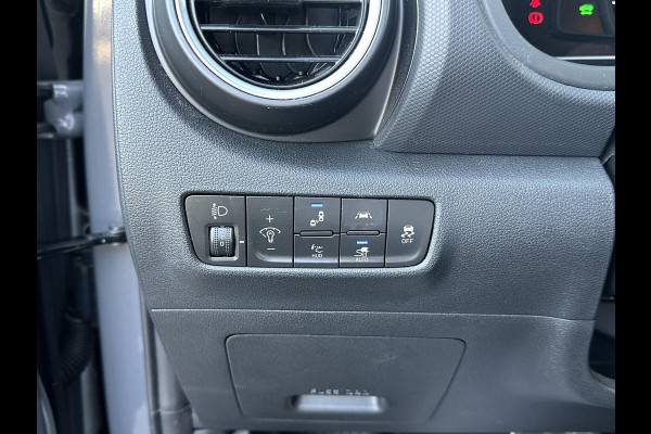 Hyundai Kona EV Premium 64 kWh SOH 97% | 12 MND BOVAG GARANTIE | STOEL/STUURVERWARMING | ELEK. STOELEN | DODEHOEK | KEYLESS | ACHTERUITRIJ CAMERA | HEAD UP | ADAP. CRUISE |