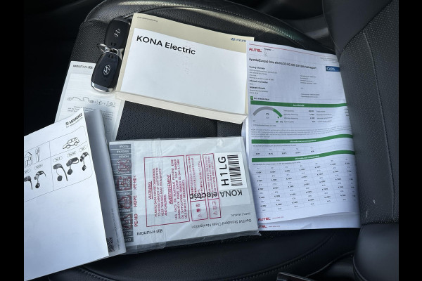 Hyundai Kona EV Premium 64 kWh SOH 97% | 12 MND BOVAG GARANTIE | STOEL/STUURVERWARMING | ELEK. STOELEN | DODEHOEK | KEYLESS | ACHTERUITRIJ CAMERA | HEAD UP | ADAP. CRUISE |