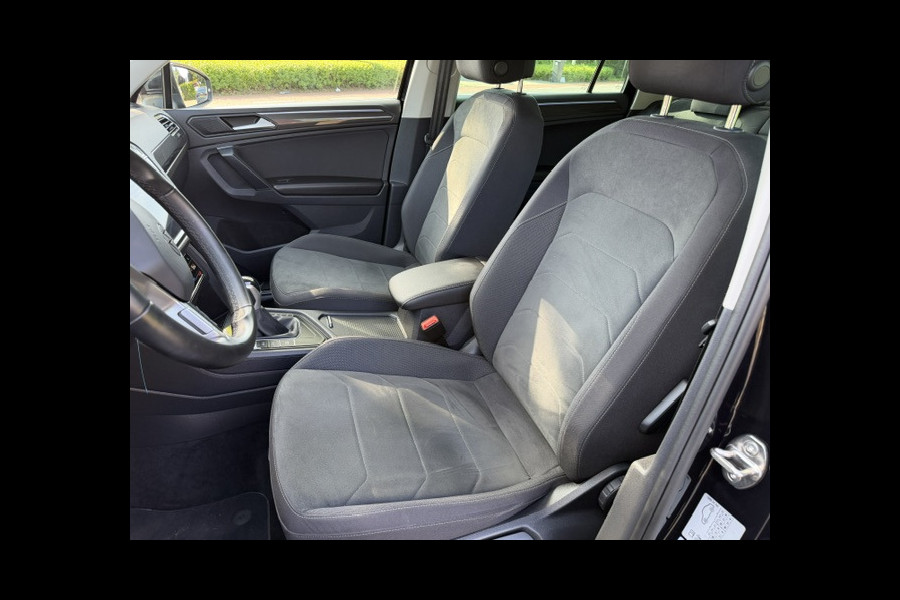 Volkswagen Tiguan 1.4 TSI eHybrid Elegance Business+,Navigatie-Camera,Elec trekhaak,Stoel/stuurverwarming,Park-control,