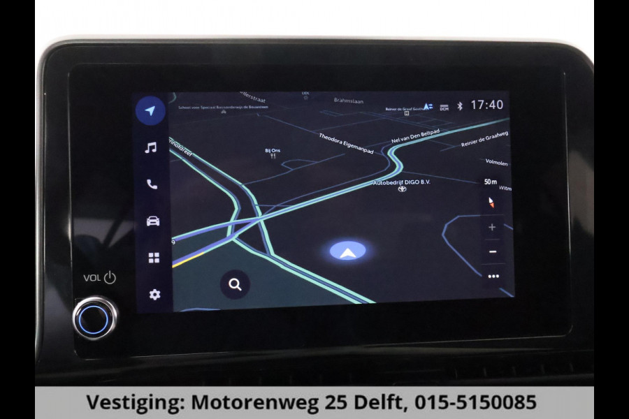Toyota C-HR 1.8 HYBRID BI-TONE LUXERY LINE GARANTIE 5-2032 TREKHAAK. 4 SEIZOENEN BANDEN.NAVIGATIE. STUUR EN STOELVERWARMING. HALF LEDER