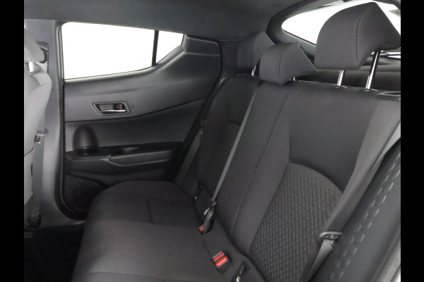 Toyota C-HR 1.8 HYBRID BI-TONE LUXERY LINE GARANTIE 5-2032 TREKHAAK. 4 SEIZOENEN BANDEN.NAVIGATIE. STUUR EN STOELVERWARMING. HALF LEDER