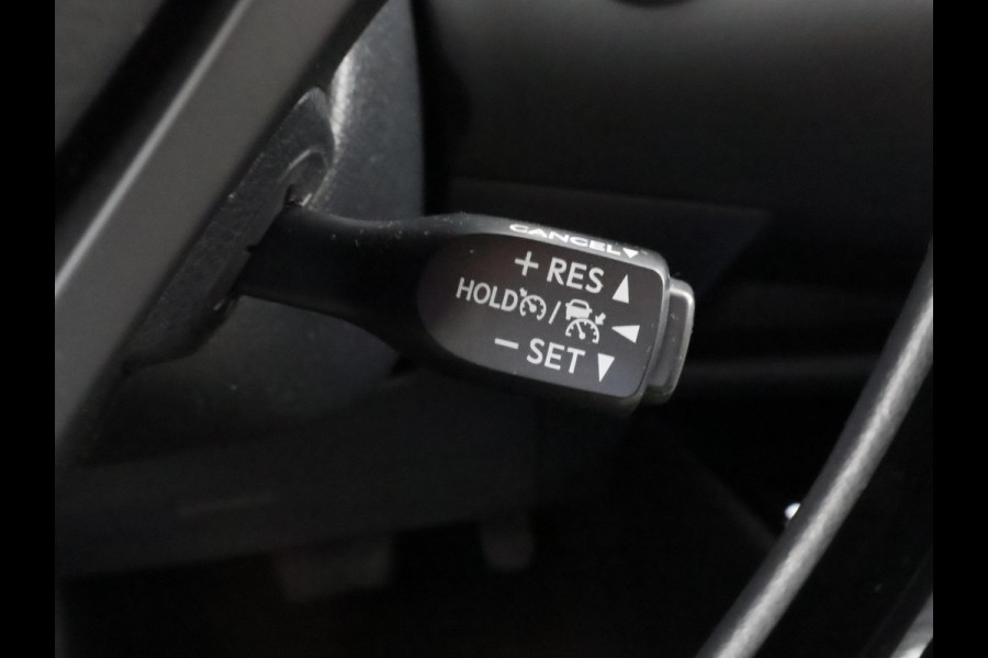 Toyota C-HR 1.8 HYBRID BI-TONE LUXERY LINE GARANTIE 5-2032 TREKHAAK. 4 SEIZOENEN BANDEN.NAVIGATIE. STUUR EN STOELVERWARMING. HALF LEDER