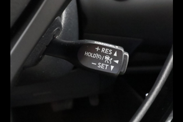 Toyota C-HR 1.8 HYBRID BI-TONE LUXERY LINE GARANTIE 5-2032 TREKHAAK. 4 SEIZOENEN BANDEN.NAVIGATIE. STUUR EN STOELVERWARMING. HALF LEDER