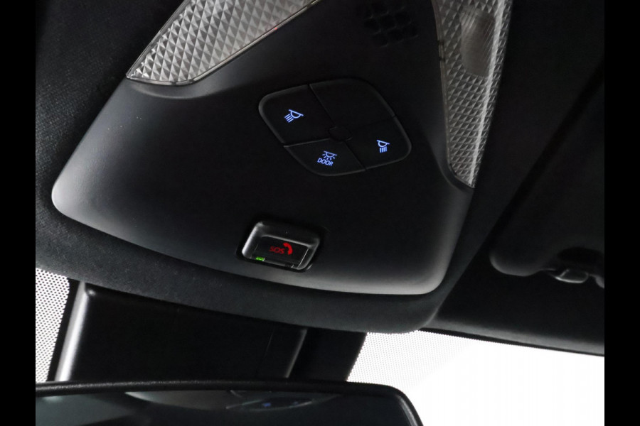 Toyota C-HR 1.8 HYBRID BI-TONE LUXERY LINE GARANTIE 5-2032 TREKHAAK. 4 SEIZOENEN BANDEN.NAVIGATIE. STUUR EN STOELVERWARMING. HALF LEDER