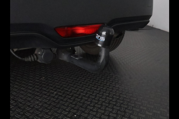 Toyota C-HR 1.8 HYBRID BI-TONE LUXERY LINE GARANTIE 5-2032 TREKHAAK. 4 SEIZOENEN BANDEN.NAVIGATIE. STUUR EN STOELVERWARMING. HALF LEDER