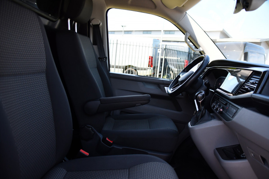 Volkswagen Transporter 2.0 TDI L2H1 30 Bulli Virtual, Adaptieve Cruise, Carplay, LED, 150pk, Automaat, Zelf inparkeren, Multimedia, Uniek!