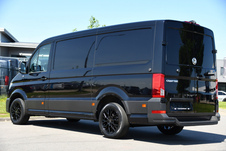 Volkswagen Crafter 35 2.0 TDI L3H2 Highline Black Edition Cruise, Carplay, Camera, LED, 177pk, Automaat, Stuurverwarming, Stoelverwarming, Uniek!